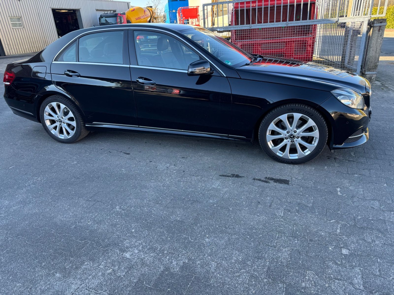 Mercedes-Benz E 350 BlueTec 4Matic Leder/Camera /AHK / Keyless - سيارة: صور 3 Mercedes-Benz E 350 BlueTec 4Matic Leder/Camera /AHK / Keyless - سيارة: صور 3