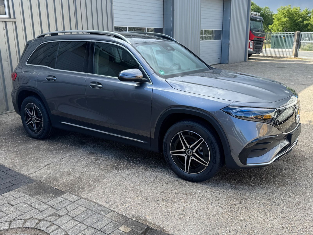 Mercedes-Benz EQB 350 AMG LINE 4Matic NUR 600 KM !!!!!! - سيارة دفع رباعي: صور 5 Mercedes-Benz EQB 350 AMG LINE 4Matic NUR 600 KM !!!!!! - سيارة دفع رباعي: صور 5