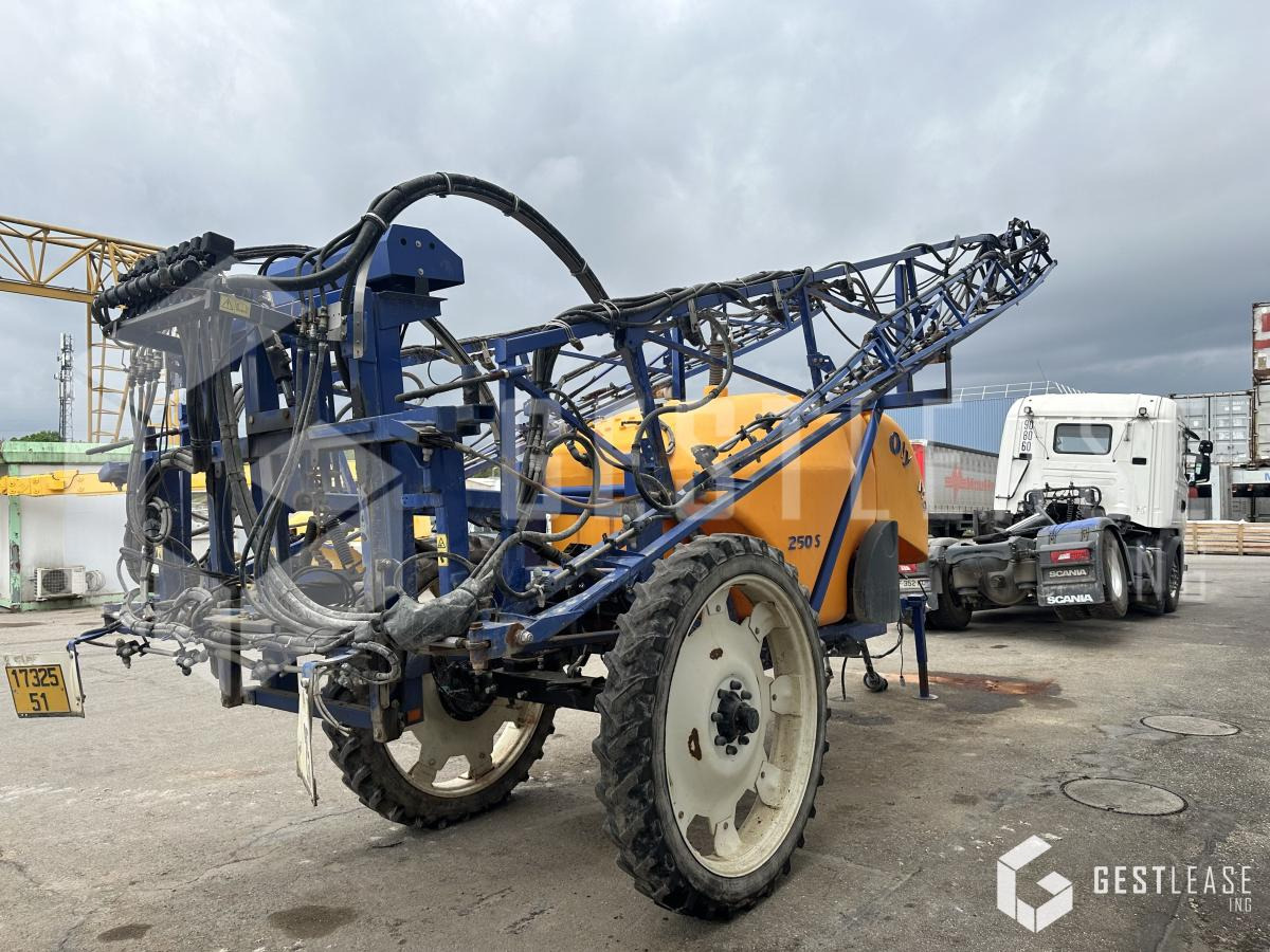 Caruelle Olympia 250S - آلة الرش المقطورة: صور 3 Caruelle Olympia 250S - آلة الرش المقطورة: صور 3