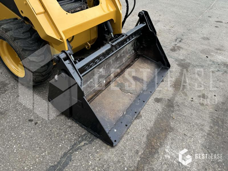 Caterpillar 236D - شيول صغير: صور 5 Caterpillar 236D - شيول صغير: صور 5