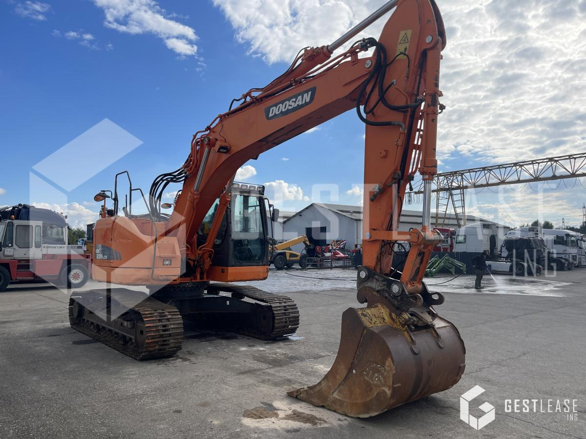Doosan DX235LC - حفارات زحافة: صور 4 Doosan DX235LC - حفارات زحافة: صور 4