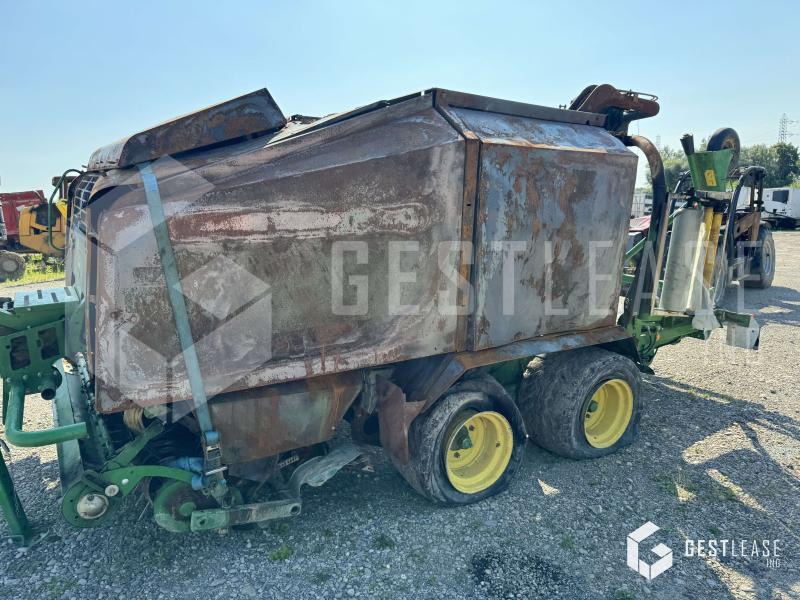 John Deere 744 - مكبس القش الدائري: صور 4 John Deere 744 - مكبس القش الدائري: صور 4