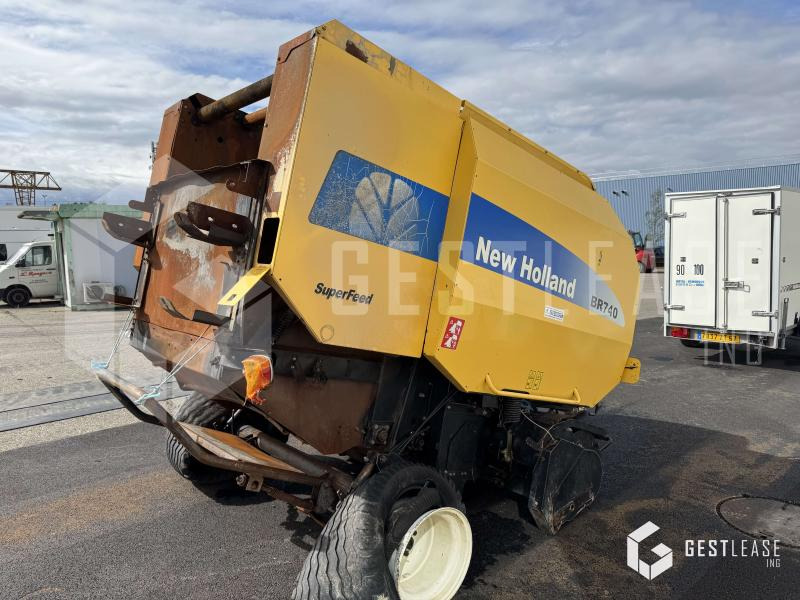 New Holland BR740 - مكبس القش الدائري: صور 3 New Holland BR740 - مكبس القش الدائري: صور 3