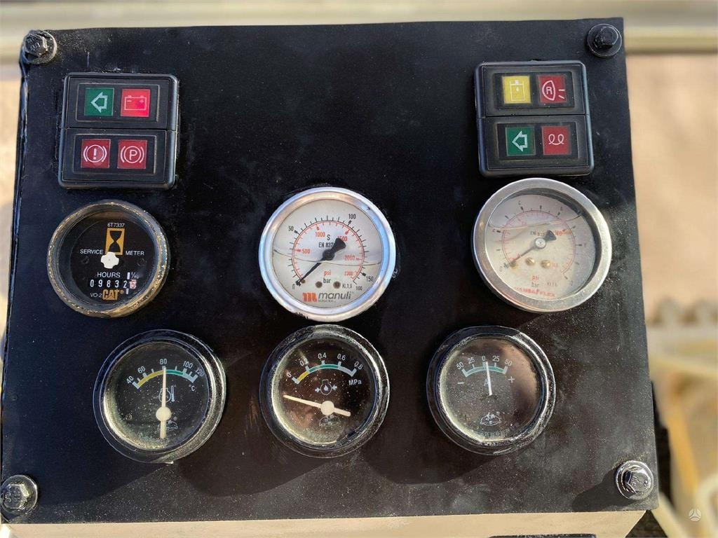 آلة تسوية الأرض CAT 140 H: صور 17