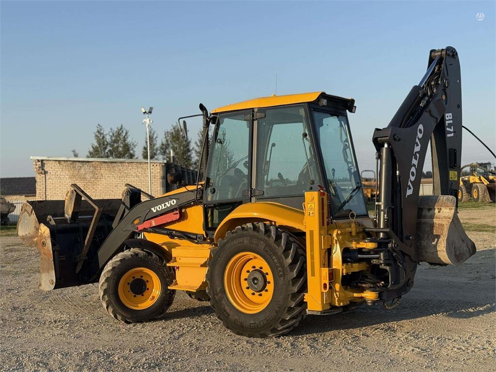 Volvo BL 71 - حفار متعدد الاستخدام: صور 5 Volvo BL 71 - حفار متعدد الاستخدام: صور 5