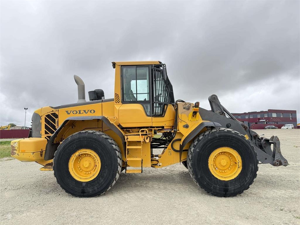 Volvo L 120 F , 4rd line , coupler - اللودر بعجل: صور 5 Volvo L 120 F , 4rd line , coupler - اللودر بعجل: صور 5