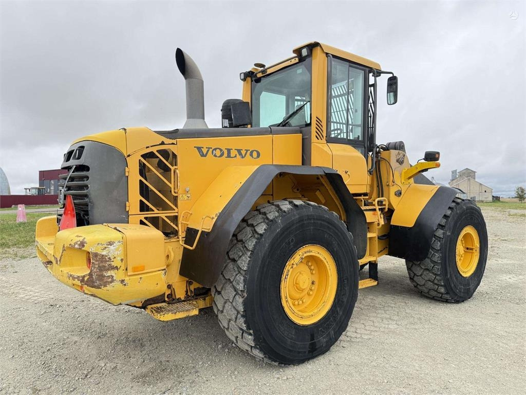 Volvo L 120 F , 4rd line , coupler - اللودر بعجل: صور 4 Volvo L 120 F , 4rd line , coupler - اللودر بعجل: صور 4