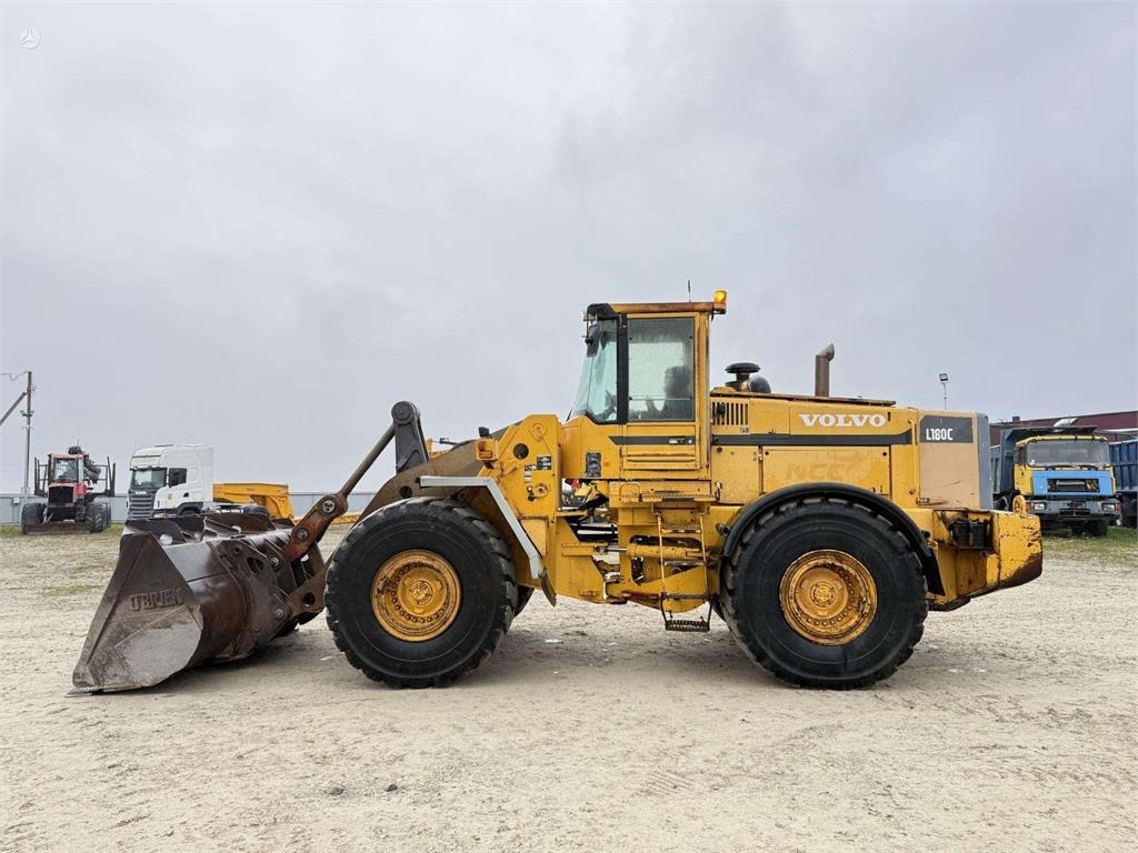 Volvo L180C quick coupler - اللودر بعجل: صور 2 Volvo L180C quick coupler - اللودر بعجل: صور 2