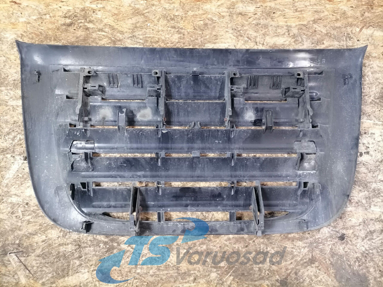 DAF Grille panel 1635802 - جلوپنجره - شاحنة: صور 4 DAF Grille panel 1635802 - جلوپنجره - شاحنة: صور 4