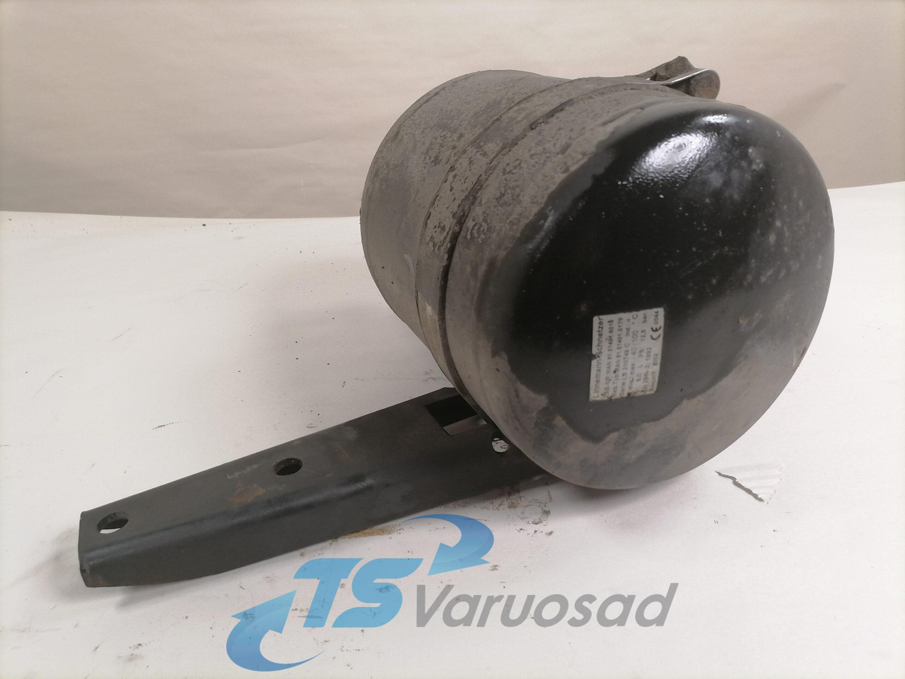 MAN Air tank 81514016016 - قطع غيار عامة - شاحنة: صور 1 MAN Air tank 81514016016 - قطع غيار عامة - شاحنة: صور 1