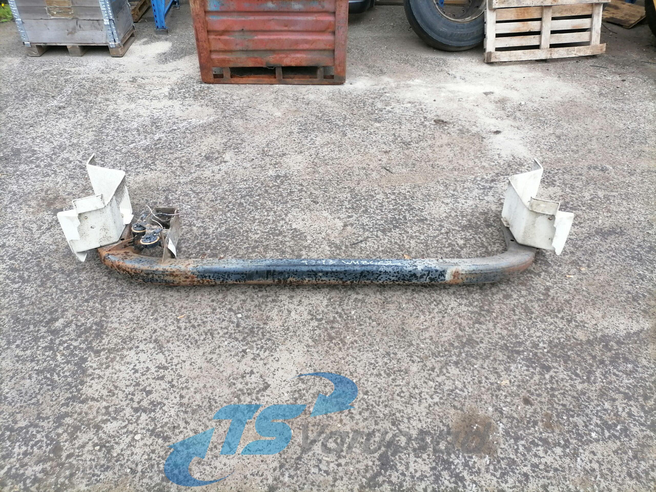 MAN Bumper 81416505013 - كأس مترعة - شاحنة: صور 1 MAN Bumper 81416505013 - كأس مترعة - شاحنة: صور 1