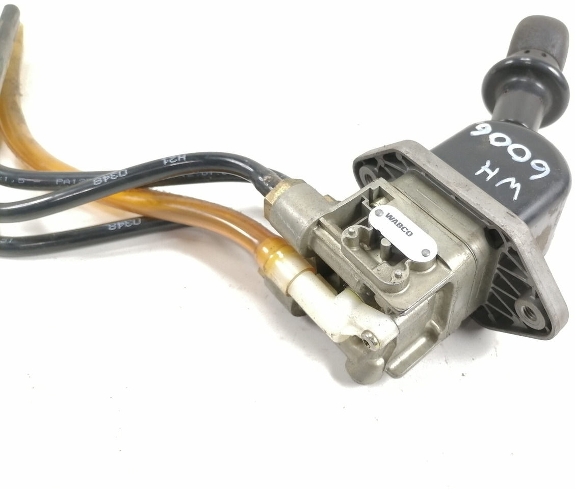 MAN Handbrake control lever 81523156156 - قطع غيار عامة - شاحنة: صور 3 MAN Handbrake control lever 81523156156 - قطع غيار عامة - شاحنة: صور 3