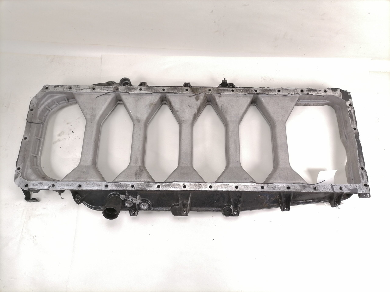 MAN Ladder frame 51011083036 - حوض الزيت - شاحنة: صور 2 MAN Ladder frame 51011083036 - حوض الزيت - شاحنة: صور 2