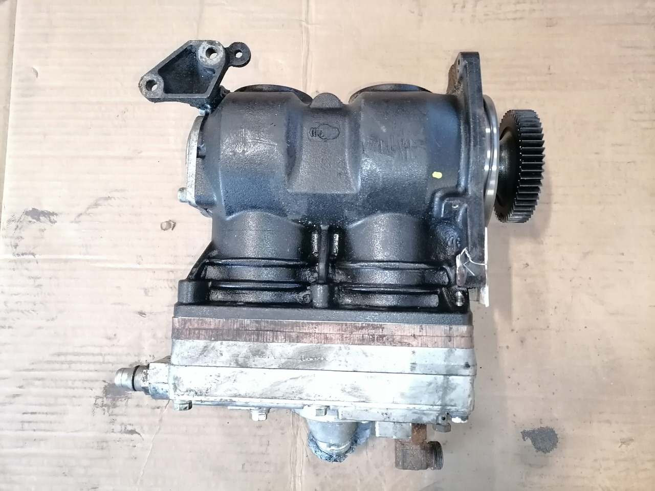 Mercedes-Benz Air compressor K165523N00 - ضاغط - شاحنة: صور 3 Mercedes-Benz Air compressor K165523N00 - ضاغط - شاحنة: صور 3