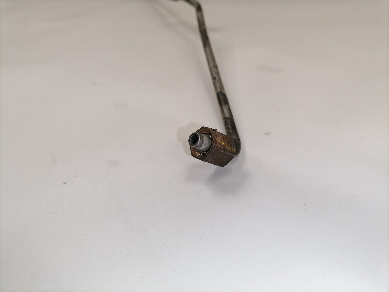 Mercedes-Benz Compressor air pipe A4710901537 - ضاغط - شاحنة: صور 2 Mercedes-Benz Compressor air pipe A4710901537 - ضاغط - شاحنة: صور 2