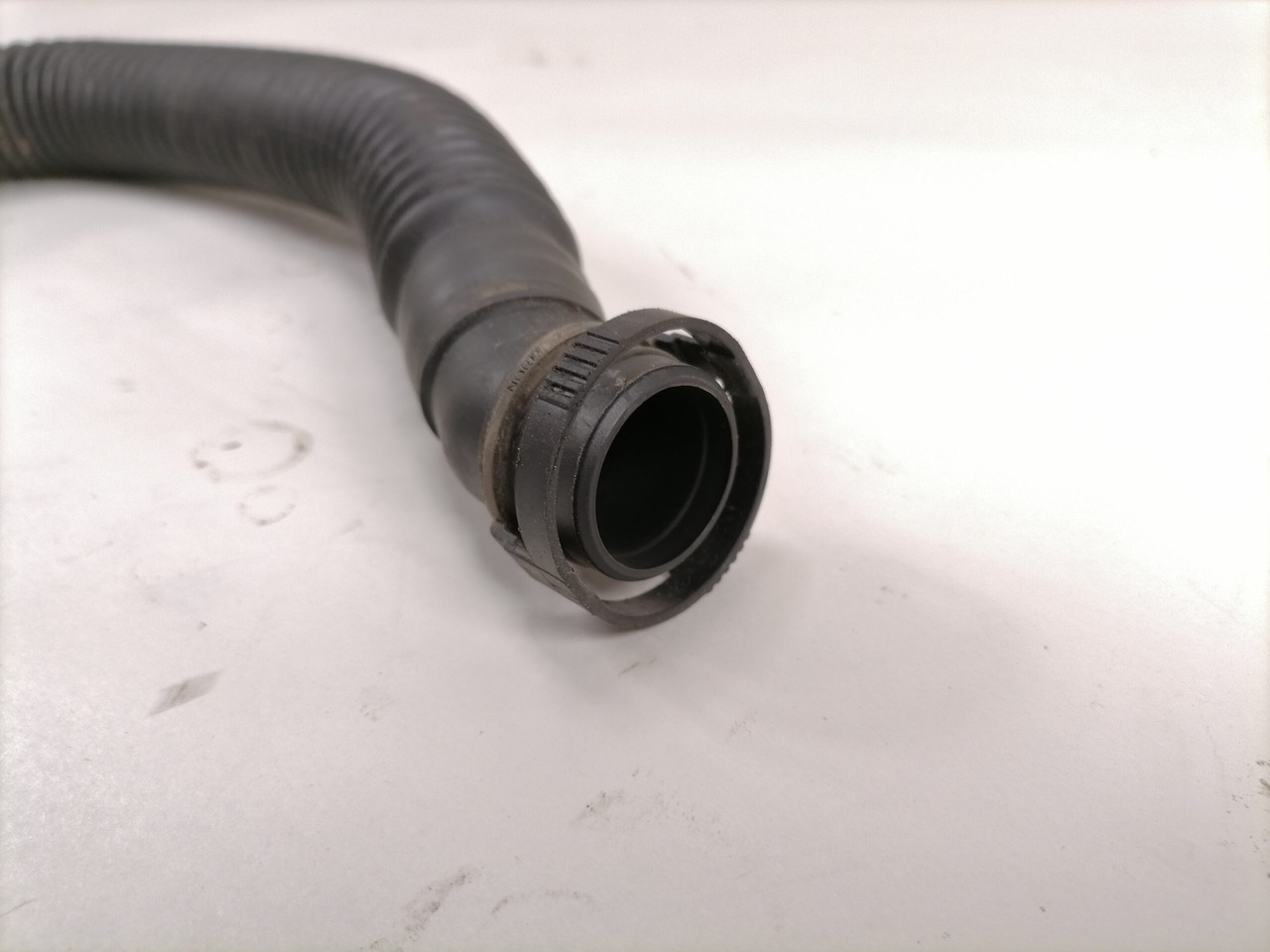 Mercedes-Benz Compressor air pipe A4711303257 - ضاغط - شاحنة: صور 2 Mercedes-Benz Compressor air pipe A4711303257 - ضاغط - شاحنة: صور 2