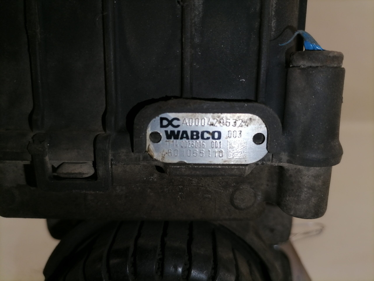 Mercedes-Benz EBS brake valve A0004296324 - صمام الفرامل - شاحنة: صور 3 Mercedes-Benz EBS brake valve A0004296324 - صمام الفرامل - شاحنة: صور 3