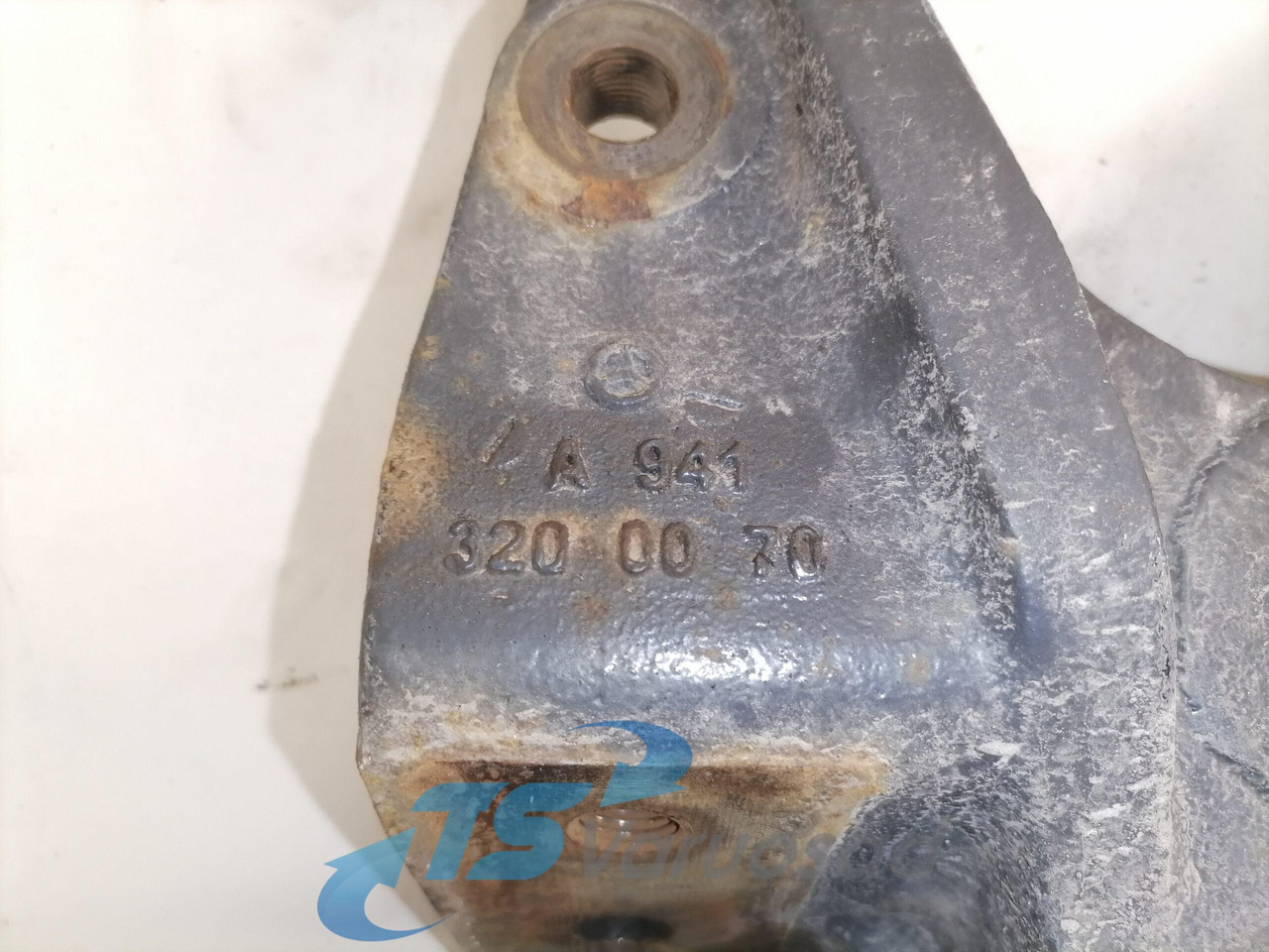 Mercedes-Benz Leaf spring bracket A9413200070 - تعليق - شاحنة: صور 3 Mercedes-Benz Leaf spring bracket A9413200070 - تعليق - شاحنة: صور 3
