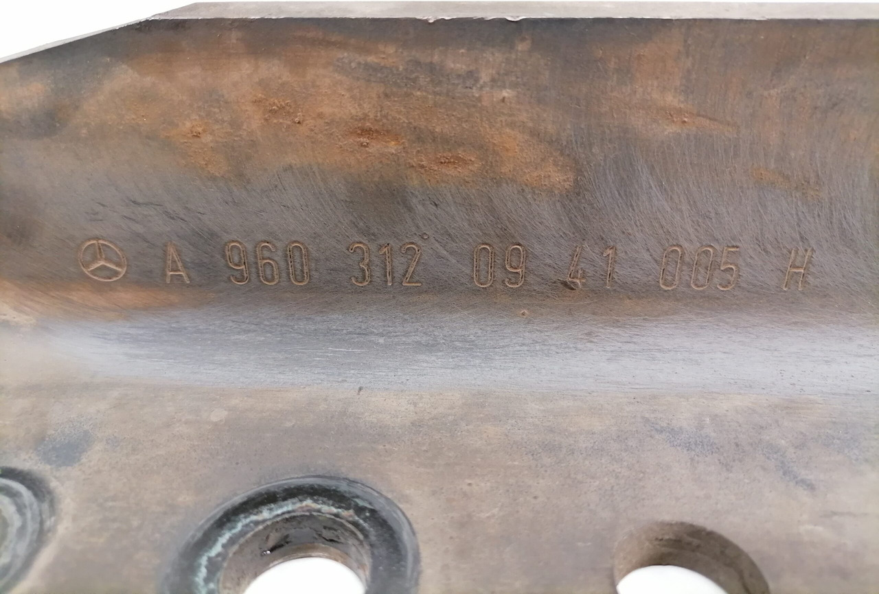 Mercedes-Benz Raami kronstein A9603120941 - الإطار/ الشاسيه - شاحنة: صور 2 Mercedes-Benz Raami kronstein A9603120941 - الإطار/ الشاسيه - شاحنة: صور 2