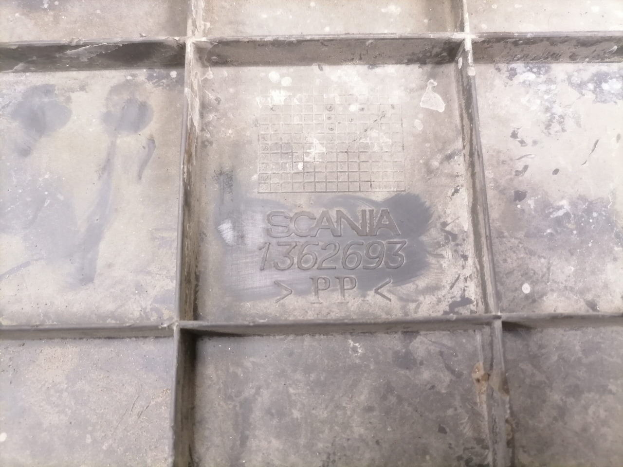 Scania Battery cover 1362693 - البطارية - شاحنة: صور 4 Scania Battery cover 1362693 - البطارية - شاحنة: صور 4