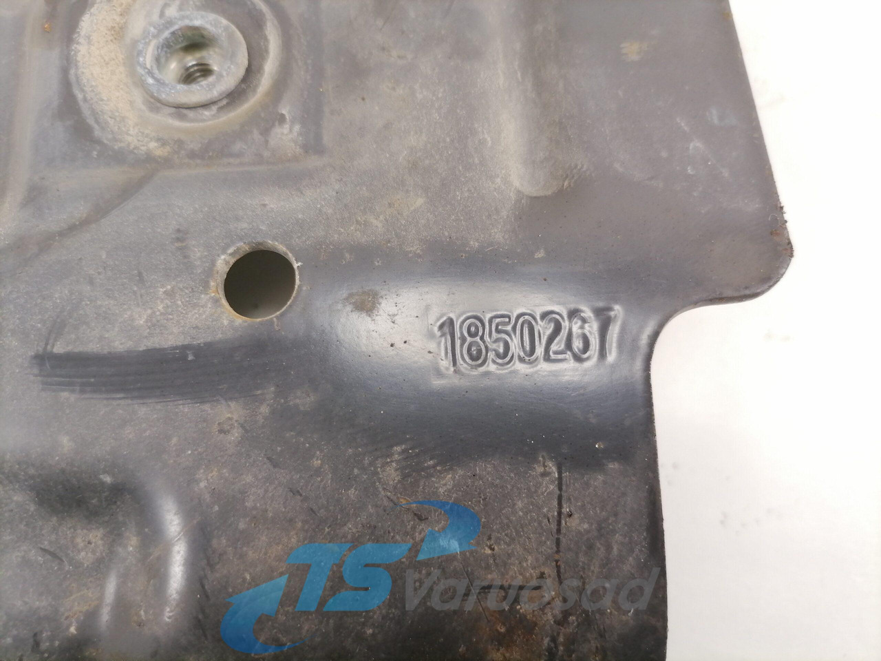 Scania Bumper bracket 1850267 - كأس مترعة - شاحنة: صور 2 Scania Bumper bracket 1850267 - كأس مترعة - شاحنة: صور 2