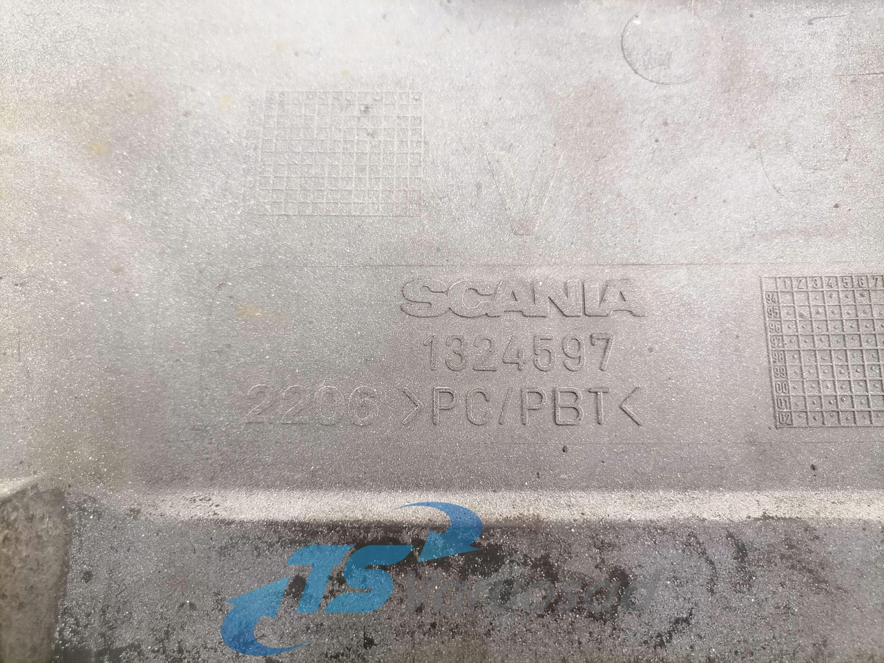 Scania Bumper cover 1324597 - ركن مصد السيارة - شاحنة: صور 4 Scania Bumper cover 1324597 - ركن مصد السيارة - شاحنة: صور 4