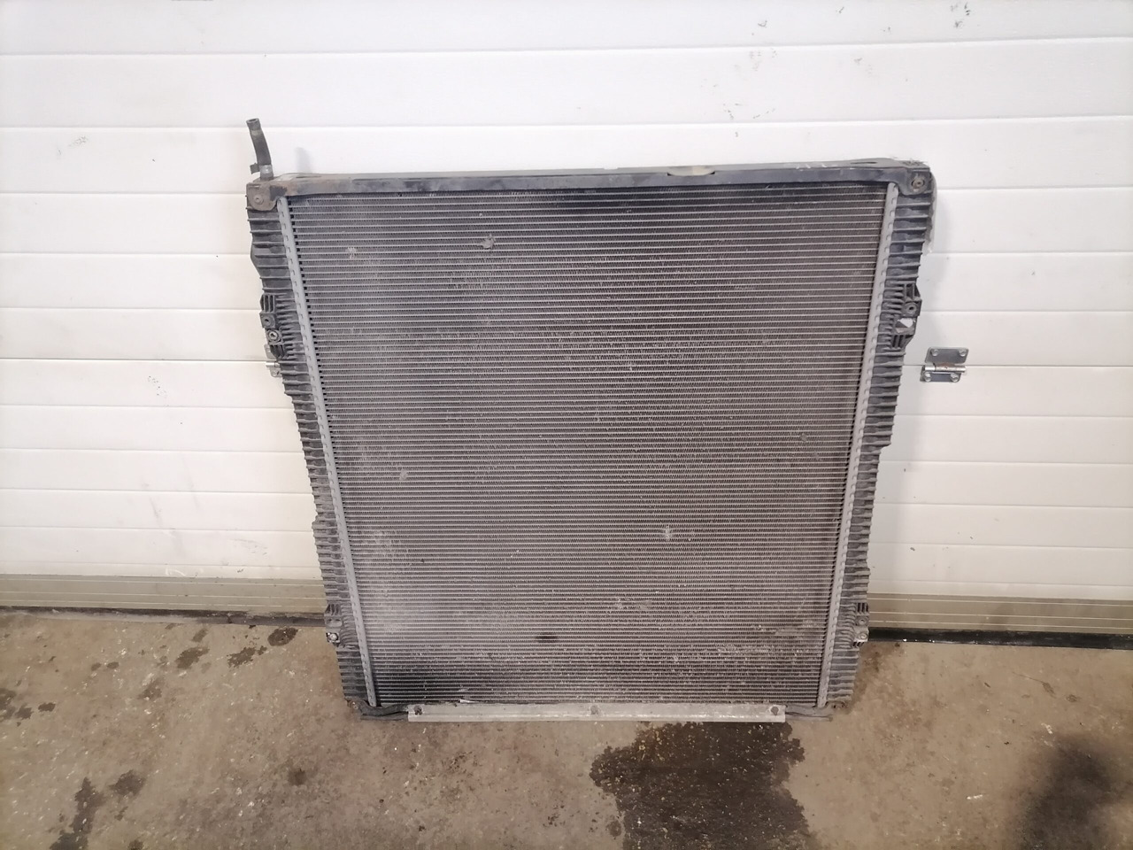 Scania Cooling radiator 1769997 - المشعاع - شاحنة: صور 2 Scania Cooling radiator 1769997 - المشعاع - شاحنة: صور 2