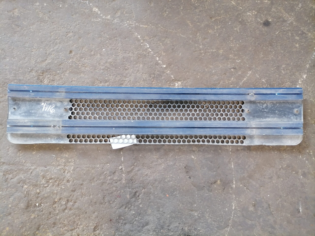 Scania Grille panel 1306989 - جلوپنجره - شاحنة: صور 4 Scania Grille panel 1306989 - جلوپنجره - شاحنة: صور 4