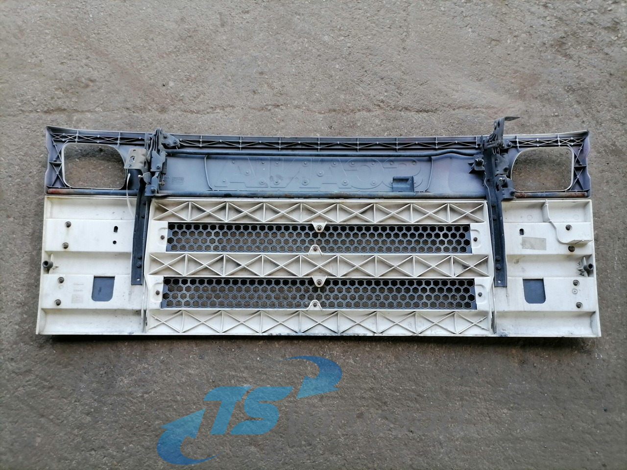 Scania Grille panel 1597571 - جلوپنجره - شاحنة: صور 2 Scania Grille panel 1597571 - جلوپنجره - شاحنة: صور 2