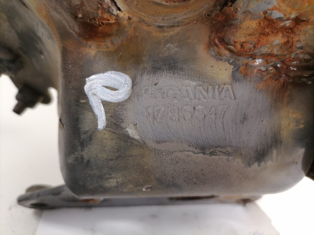 Scania Grille panel hinge 1785547 - جلوپنجره - شاحنة: صور 3 Scania Grille panel hinge 1785547 - جلوپنجره - شاحنة: صور 3