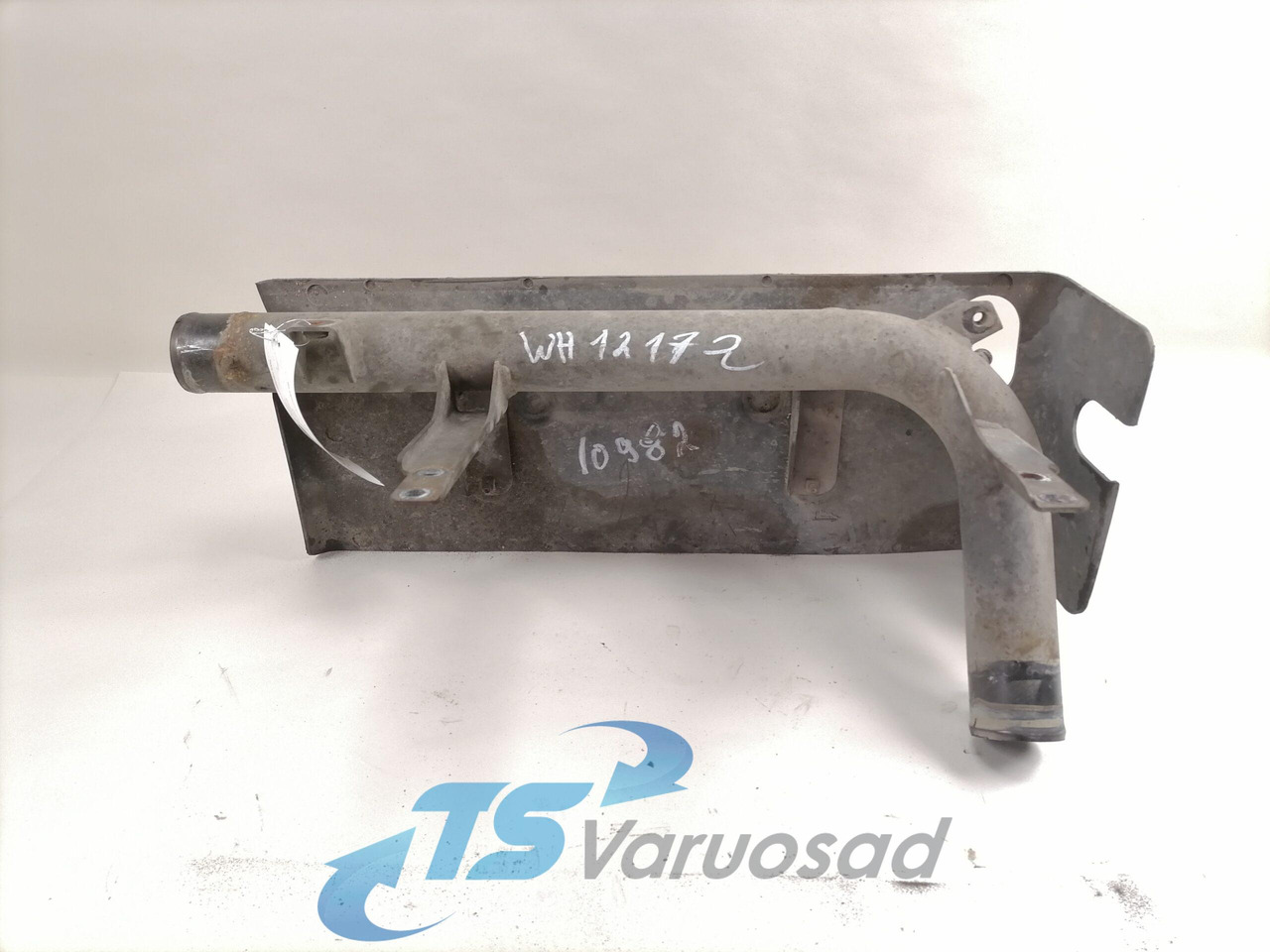 Scania Jahutusvedeliku toru, retarder 1856589 - نظام التبريد - شاحنة: صور 1 Scania Jahutusvedeliku toru, retarder 1856589 - نظام التبريد - شاحنة: صور 1