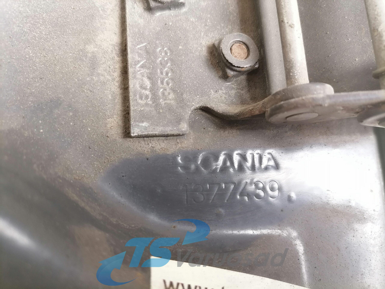 Scania Mudguard bracket 1377439 - قطع غيار عامة - شاحنة: صور 2 Scania Mudguard bracket 1377439 - قطع غيار عامة - شاحنة: صور 2