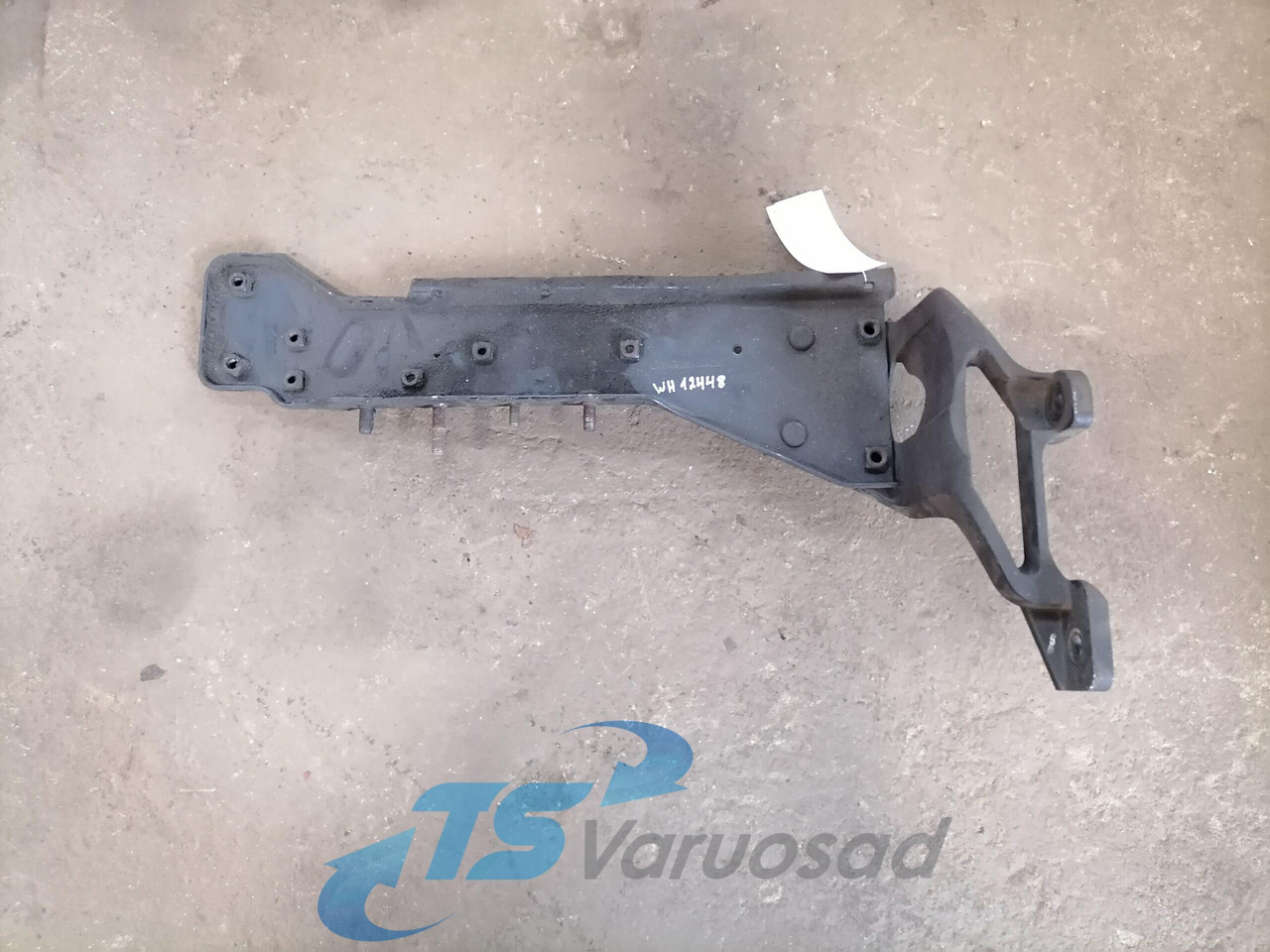 Scania Muffler carrier 1541019 - كاتم صوت - شاحنة: صور 1 Scania Muffler carrier 1541019 - كاتم صوت - شاحنة: صور 1