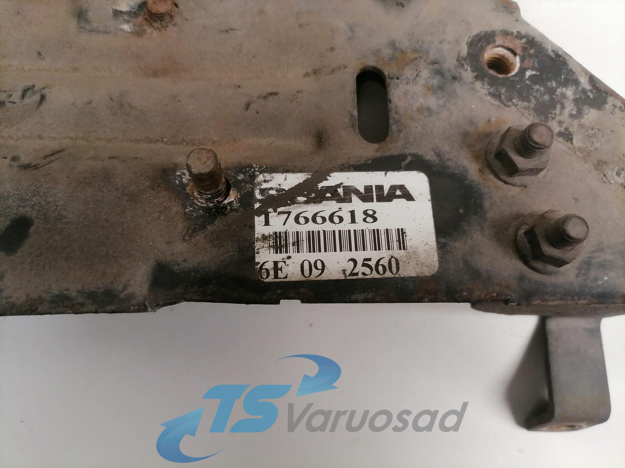 Scania Radiaatori pealne kronstein 2053879 - قطع غيار عامة - شاحنة: صور 3 Scania Radiaatori pealne kronstein 2053879 - قطع غيار عامة - شاحنة: صور 3
