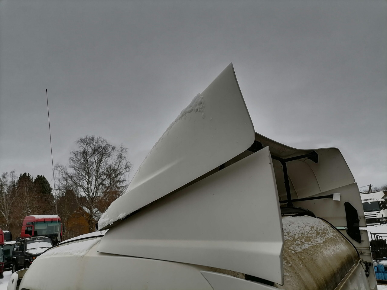 Scania Scania cab wind deflector, roof 1757973 - الديناميكا الهوائية/ المفسدين - شاحنة: صور 4 Scania Scania cab wind deflector, roof 1757973 - الديناميكا الهوائية/ المفسدين - شاحنة: صور 4