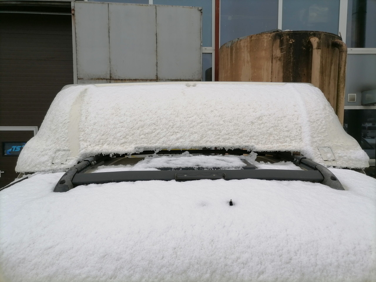 Scania Scania cab wind deflector, roof 1757973 - الديناميكا الهوائية/ المفسدين - شاحنة: صور 2 Scania Scania cab wind deflector, roof 1757973 - الديناميكا الهوائية/ المفسدين - شاحنة: صور 2