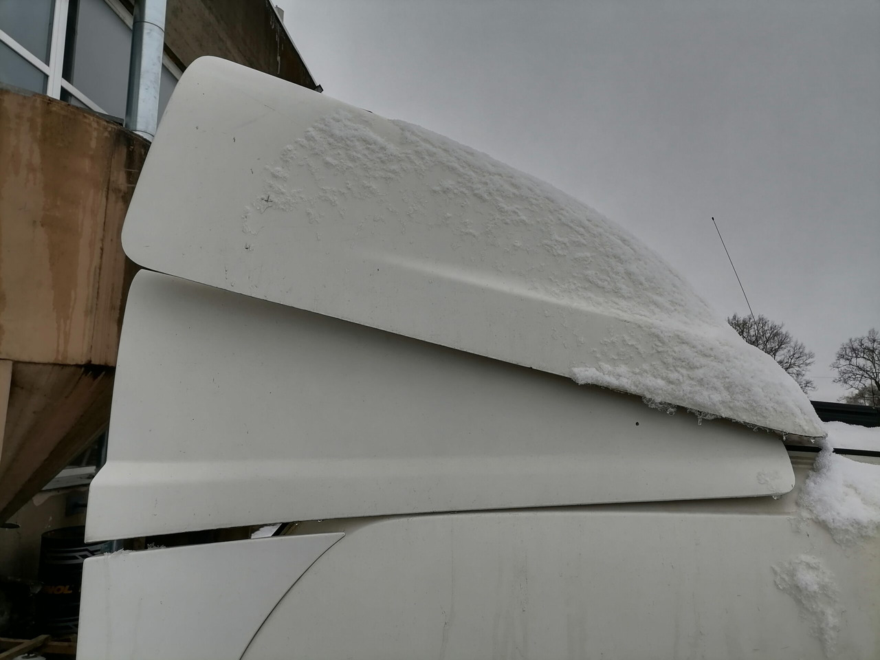 Scania Scania cab wind deflector, roof 1757973 - الديناميكا الهوائية/ المفسدين - شاحنة: صور 3 Scania Scania cab wind deflector, roof 1757973 - الديناميكا الهوائية/ المفسدين - شاحنة: صور 3