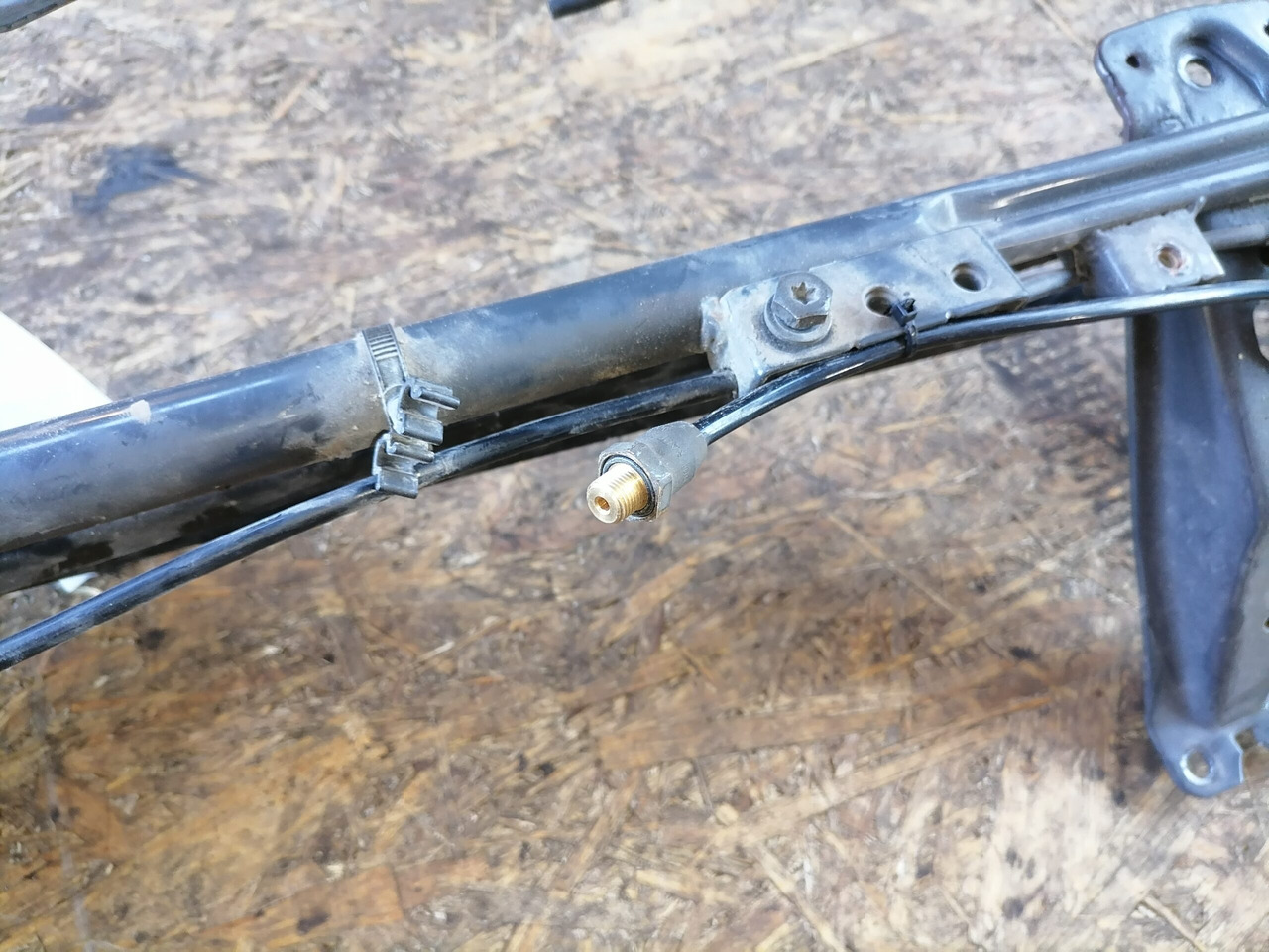 Scania Wiper frame 1765183 - مساحة الزجاج الأمامي - شاحنة: صور 3 Scania Wiper frame 1765183 - مساحة الزجاج الأمامي - شاحنة: صور 3