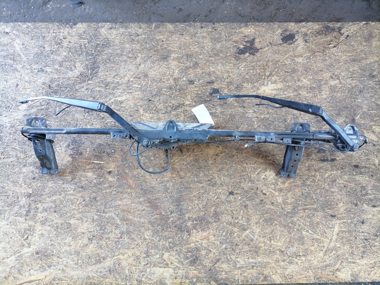 Scania Wiper frame 1765183 - مساحة الزجاج الأمامي - شاحنة: صور 4 Scania Wiper frame 1765183 - مساحة الزجاج الأمامي - شاحنة: صور 4