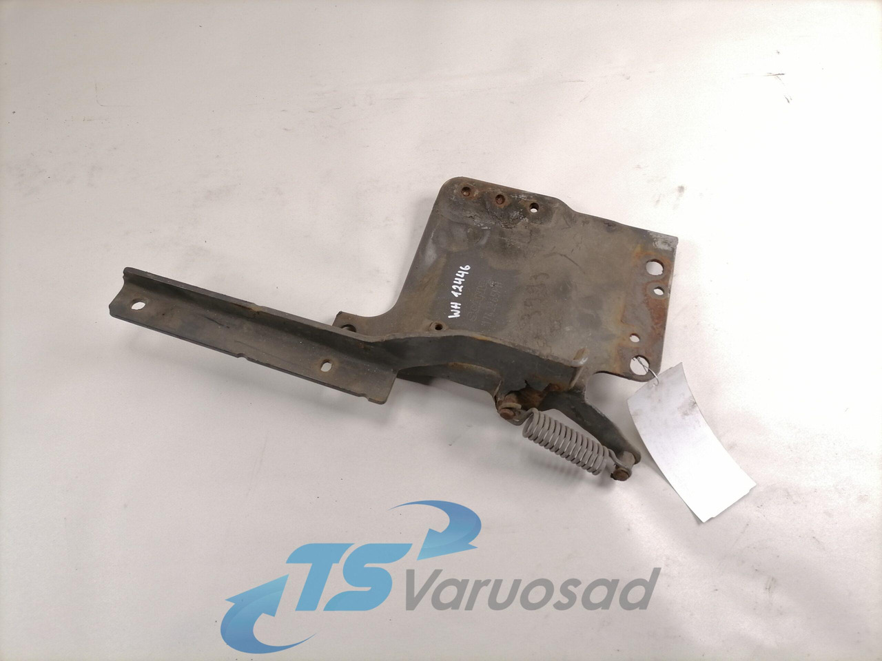 Scania lower grille carrier hinge 1742265 - جلوپنجره - شاحنة: صور 1 Scania lower grille carrier hinge 1742265 - جلوپنجره - شاحنة: صور 1
