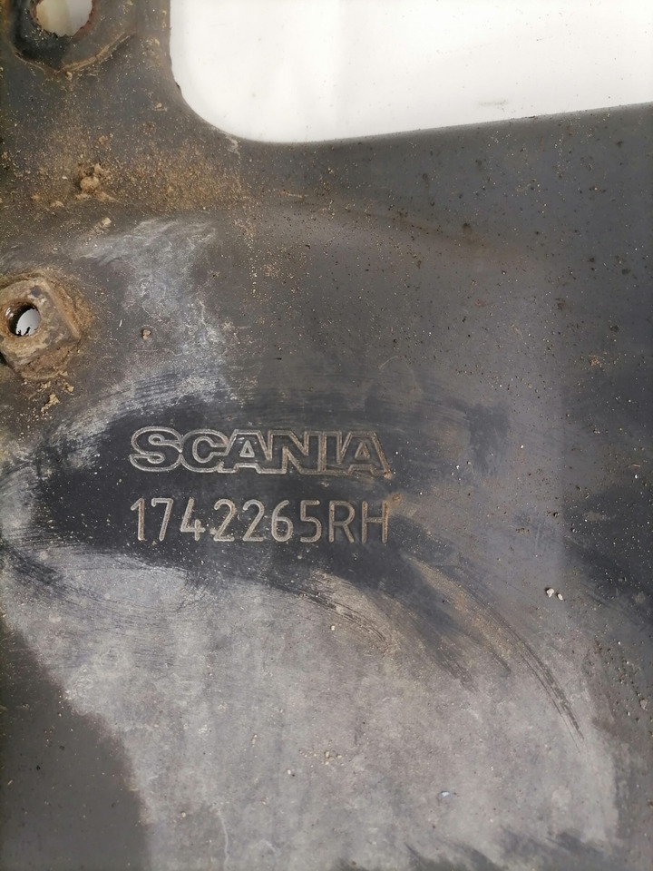 Scania lower grille carrier hinge 1742265 - جلوپنجره - شاحنة: صور 3 Scania lower grille carrier hinge 1742265 - جلوپنجره - شاحنة: صور 3