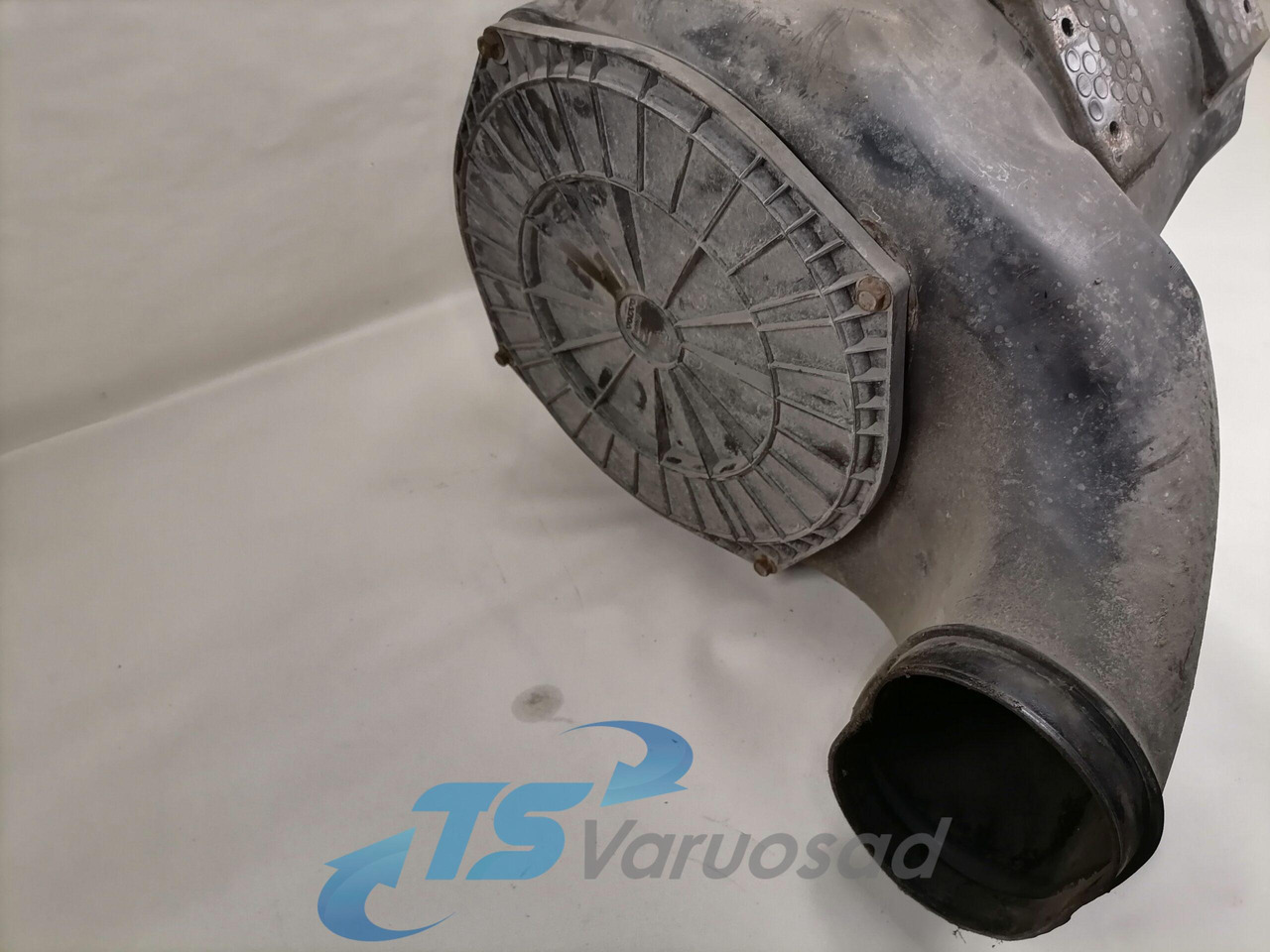 Volvo Air filter housing 3979505 - نظام سحب الهواء - شاحنة: صور 3 Volvo Air filter housing 3979505 - نظام سحب الهواء - شاحنة: صور 3