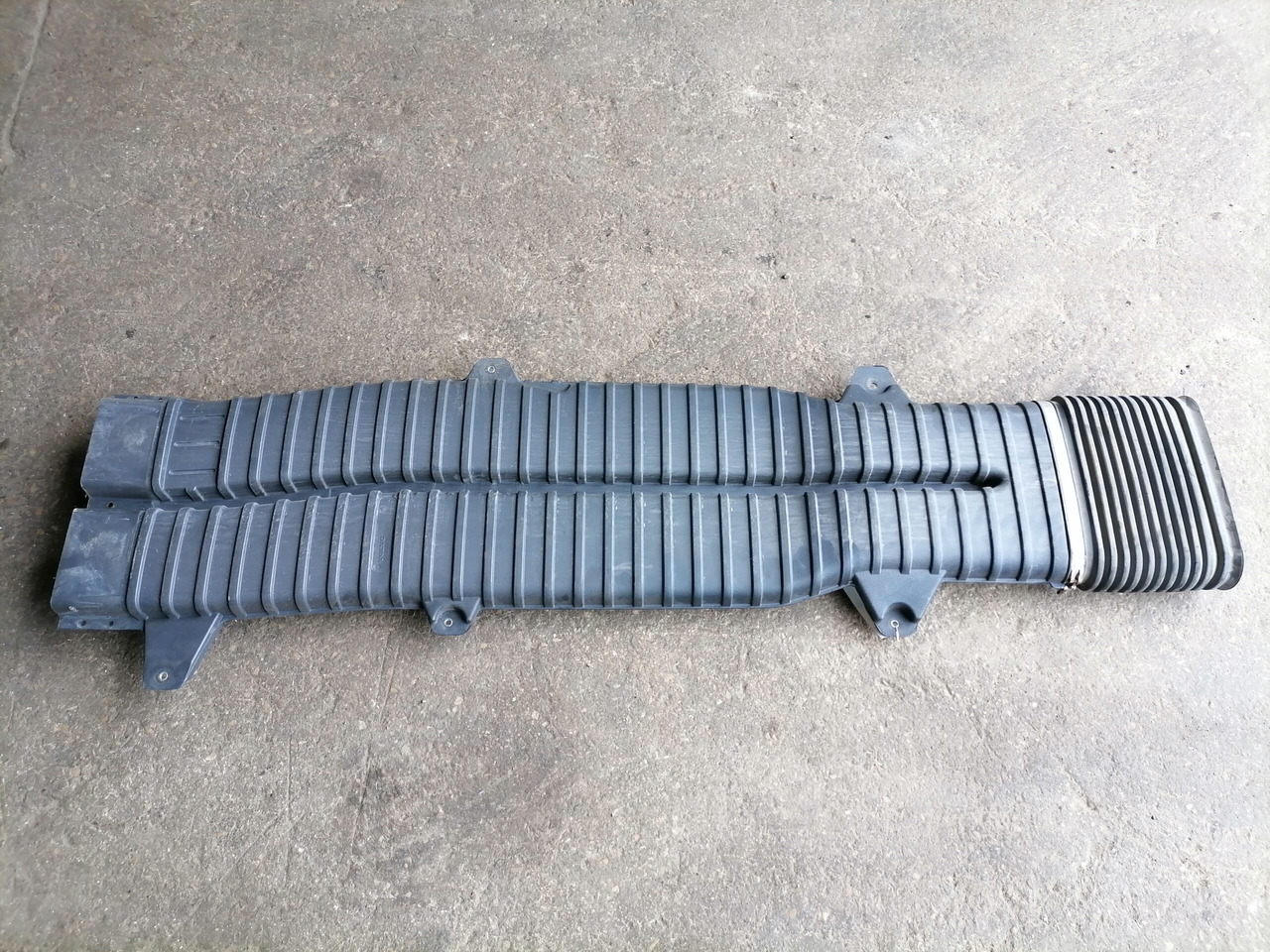 Volvo Air intake 21122123 - نظام سحب الهواء - شاحنة: صور 2 Volvo Air intake 21122123 - نظام سحب الهواء - شاحنة: صور 2