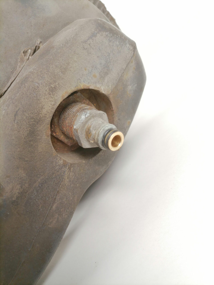 Volvo Air spring bracket 24425040 - تعليق هوائي - شاحنة: صور 3 Volvo Air spring bracket 24425040 - تعليق هوائي - شاحنة: صور 3