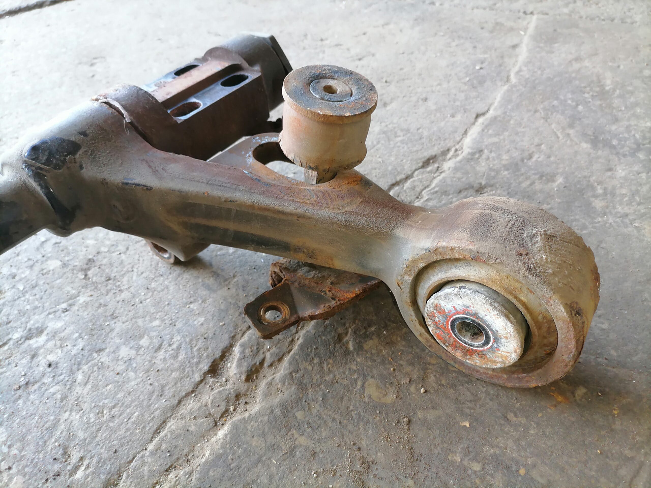 Volvo Anti-roll bar 3198853 - الكابينة تعليق - شاحنة: صور 4 Volvo Anti-roll bar 3198853 - الكابينة تعليق - شاحنة: صور 4