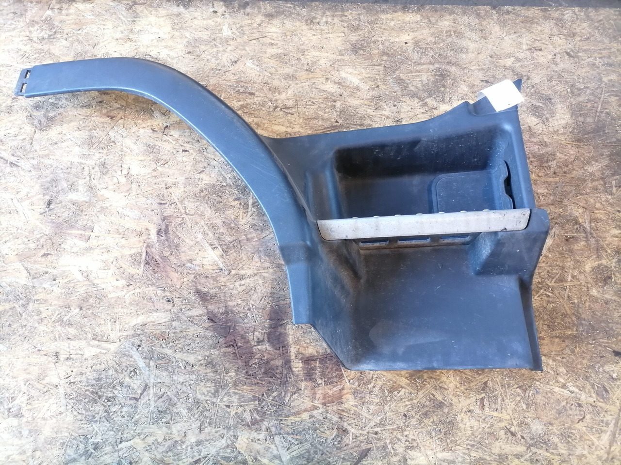 Volvo Astmelaua plastik 3175161 - خطوة جانبية - شاحنة: صور 2 Volvo Astmelaua plastik 3175161 - خطوة جانبية - شاحنة: صور 2