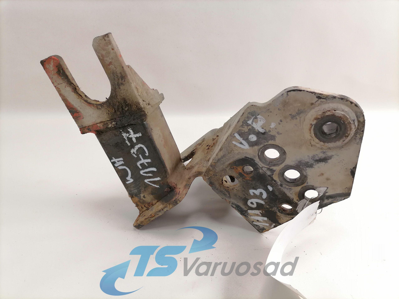 Volvo Bumper bracket 20499243 - كأس مترعة - شاحنة: صور 2 Volvo Bumper bracket 20499243 - كأس مترعة - شاحنة: صور 2