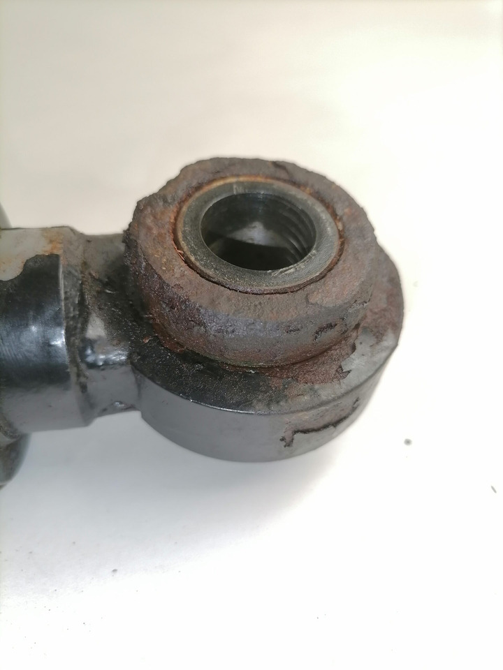 Volvo Cab tilting cylinder 3198843 - الكابينة تعليق - شاحنة: صور 2 Volvo Cab tilting cylinder 3198843 - الكابينة تعليق - شاحنة: صور 2