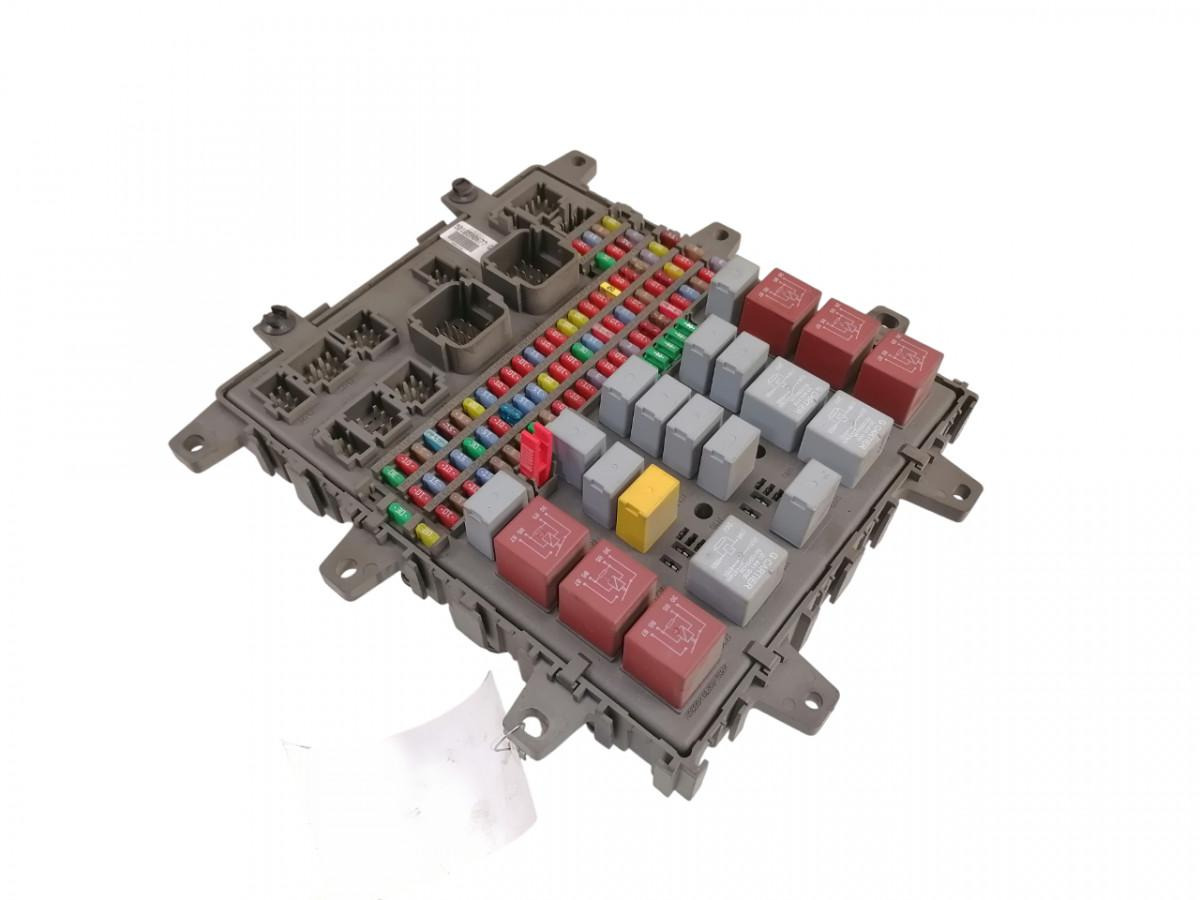 Volvo Central electric unit 5010590677 - مصهر - شاحنة: صور 1 Volvo Central electric unit 5010590677 - مصهر - شاحنة: صور 1