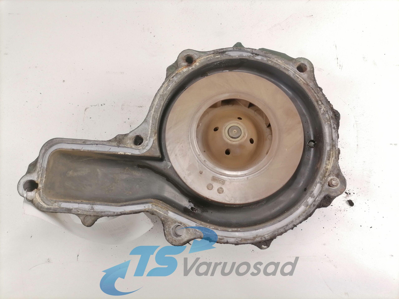 Volvo Cooling pump 20744939 - مضخة المبرد - شاحنة: صور 4 Volvo Cooling pump 20744939 - مضخة المبرد - شاحنة: صور 4